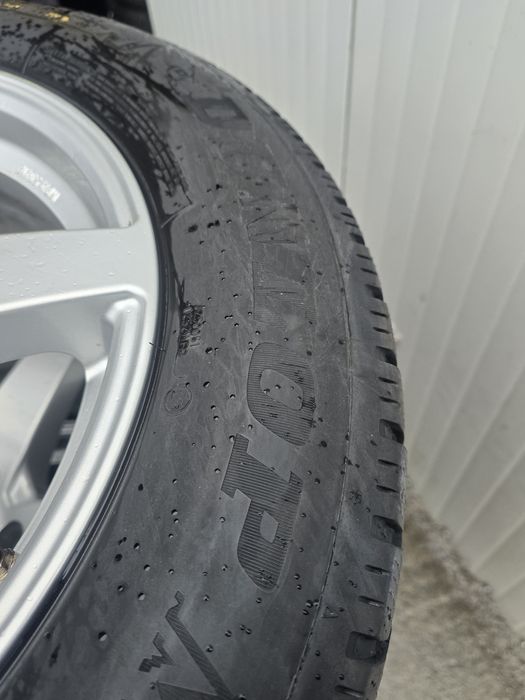4 Броя 235/60/18 Dunlop 2x6,8mm 2x5,6mm