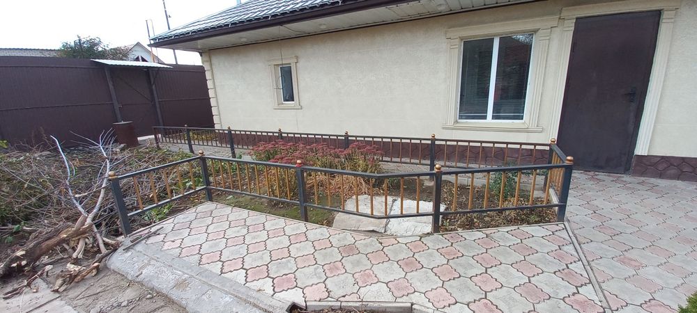 Забор из труб 60×20 с калиткой