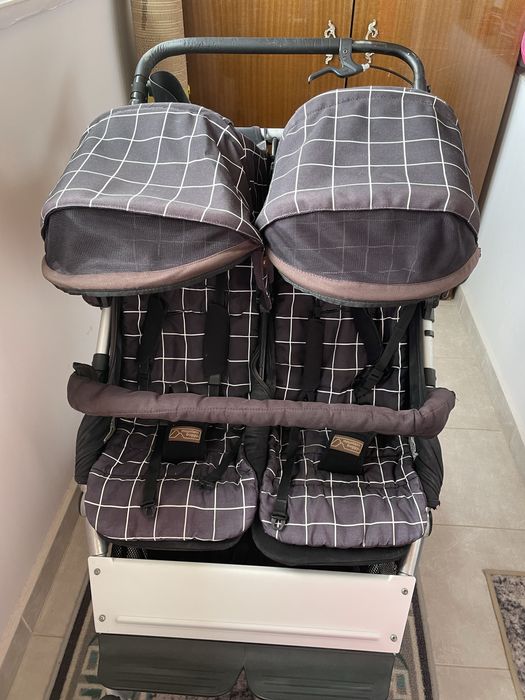 Количка за близнаци Mountain Buggy Duet- с подарък зимни чували!