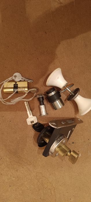 Продам внутреннии замок