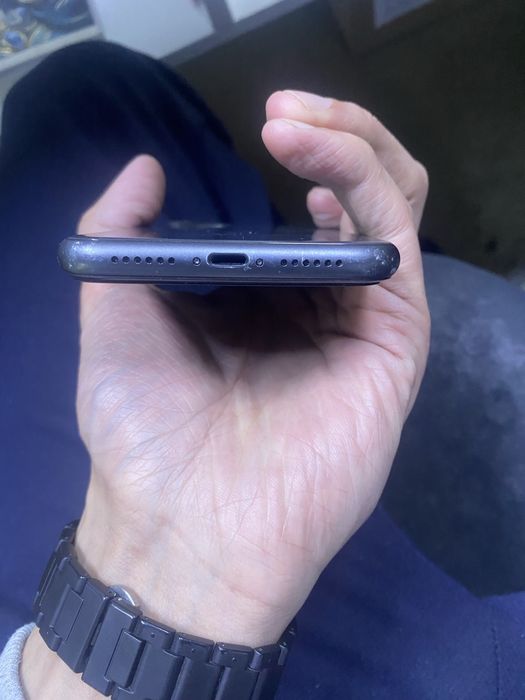 продам iphone 11 64gb