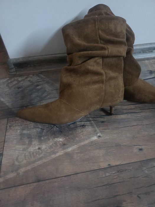Велурени  кафяви боти