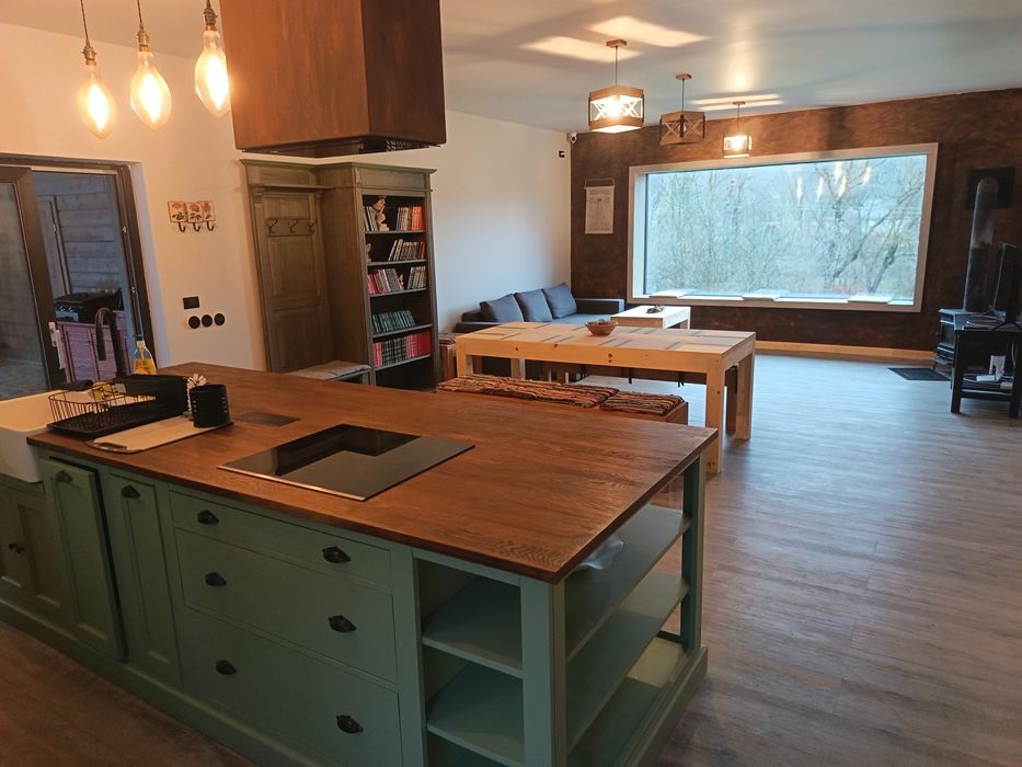 Casa Breaza, stil norvegian(Adunati), 3 ani vechime, din lemn masiv, teren 3865mp,1,5 ore pana la Bucuresti,  piscina incalzita, sera sticla,, magazie