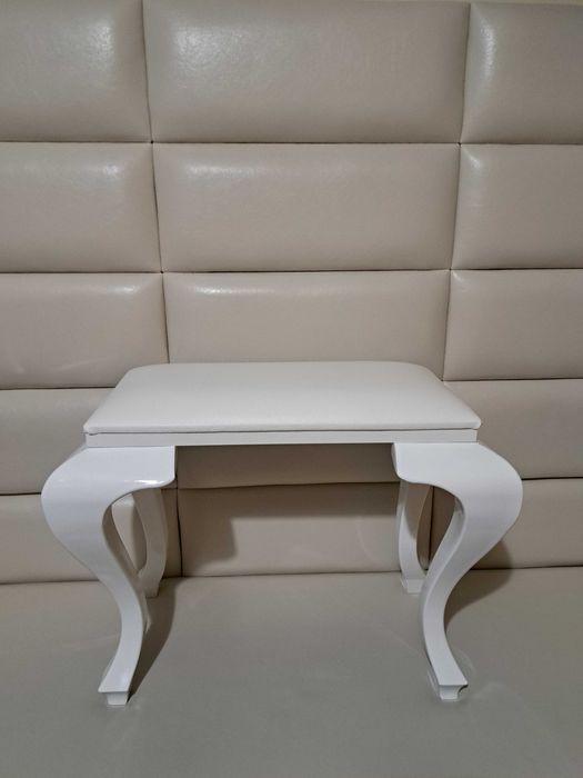 Поставка  за маникюр и педикюр.