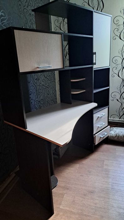 Продаю компьютерный стол