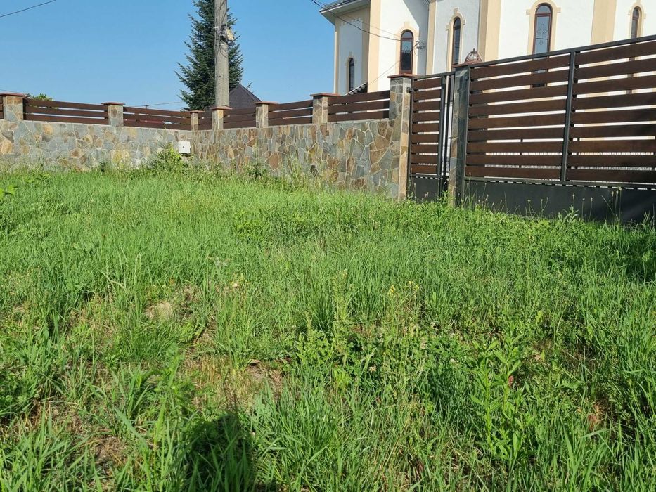 Teren împrejmuit cu gard placat cu piatră naturală  11 arii la