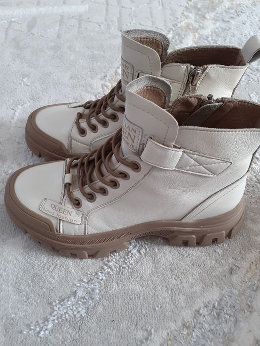 Женские весенние ботинки