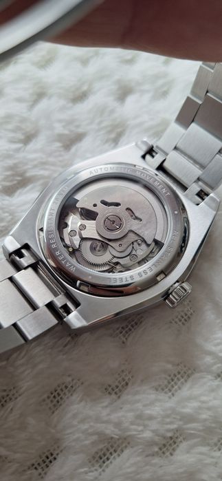 Nou, automatic. Ceas cu Seiko NH35A.