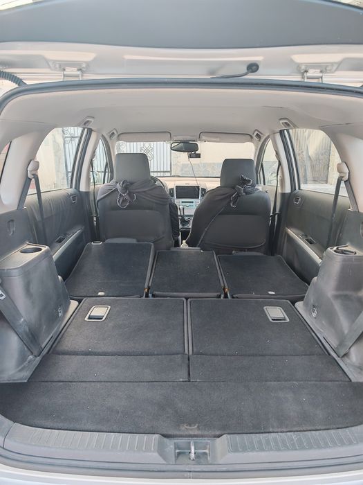 Toyota corola verso 7 locuri