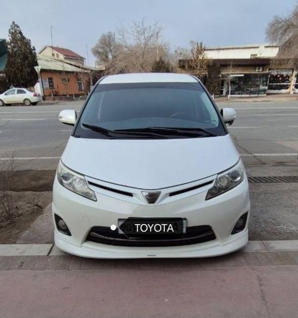 TOYOTA Estima 2012