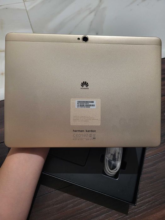 Таблет Huawei MediaPad M2 10.0 (M2-A01L) с калъф