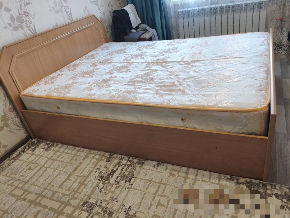 Продам Кровать двуспальную