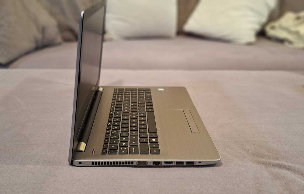 15.6" Kато нов лаптоп HP 250 G6 Intel® Core™ i5-7200U 256 SSD