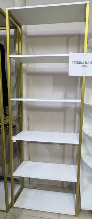Стелажи вешалки для бутиков одежды