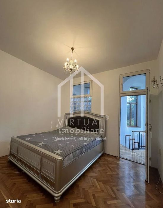 Casa formata din 2 apartamente, 2 garaje,  3 bai - zona Trei Stejari