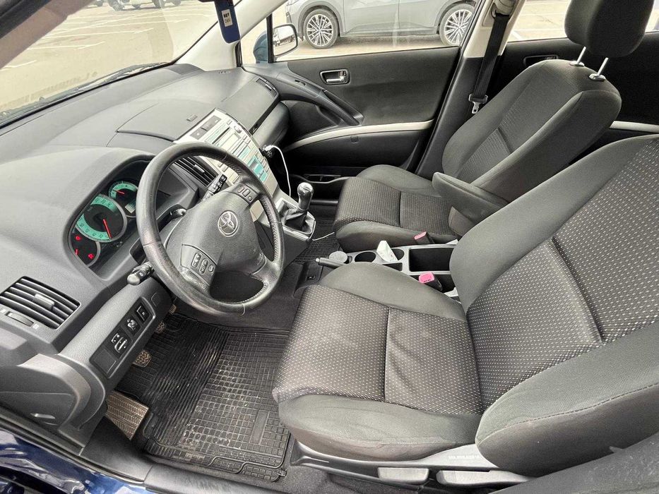 Toyota Corolla Verso 2.2 D-4D - обслужвана, винетка до 2026 г.!