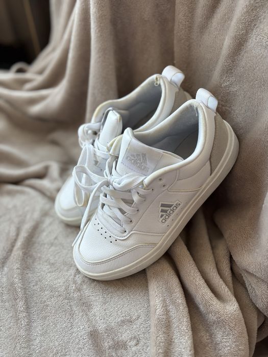Бели кецове Adidas