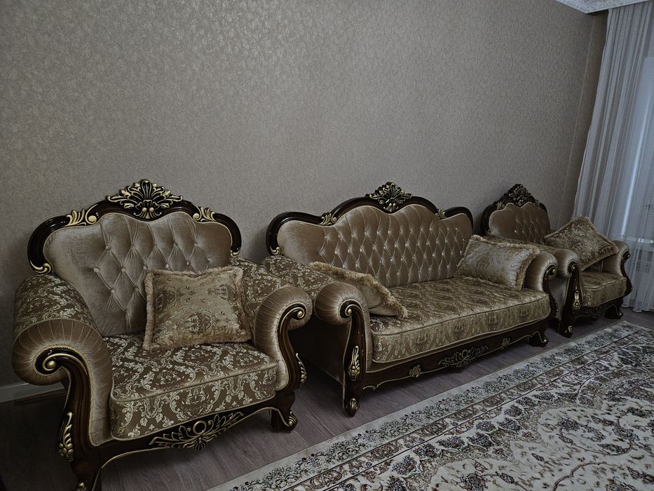 Срочно продаю Б/У Диван и 2 кресло