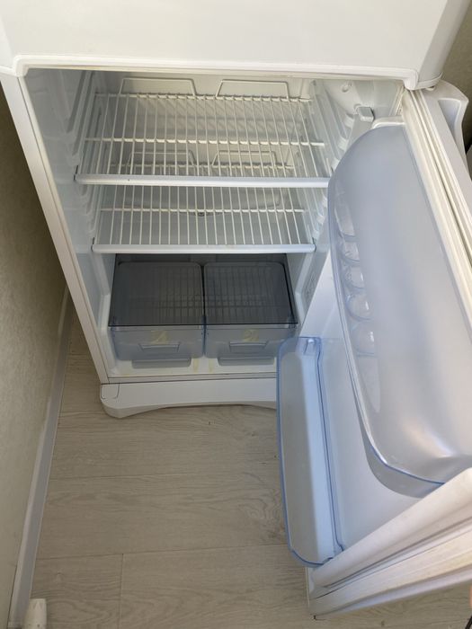 Холодильник indesit