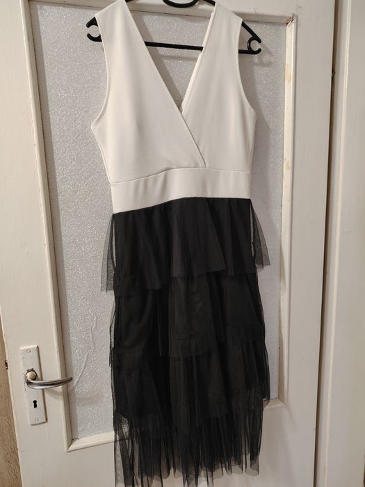 Официална рокля в бяло и черно
