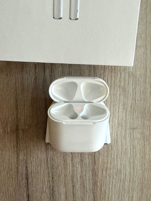 AirPods (2nd generation)