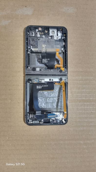 Galaxy Z Flip 4-оригинални части