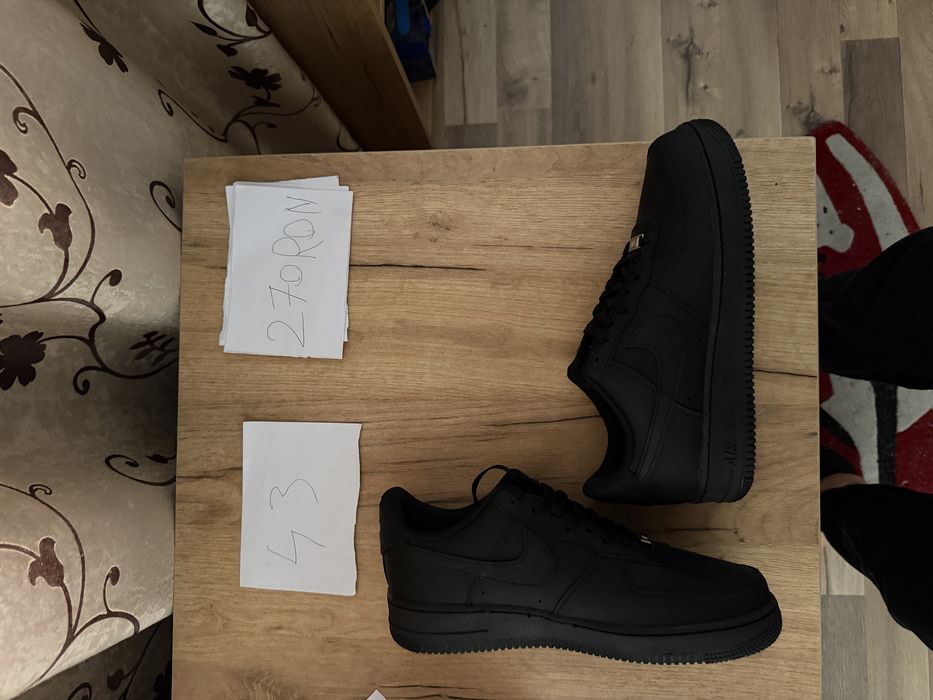 Adidasi nike.