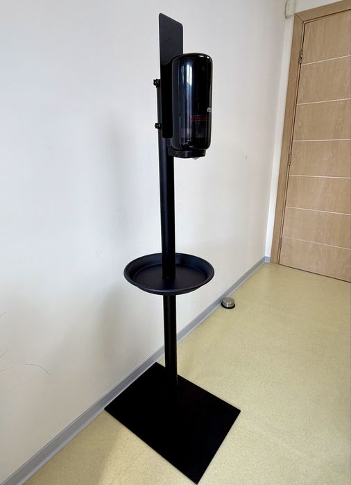 Tork - стойка с диспенсър за дезинфектант/сапун