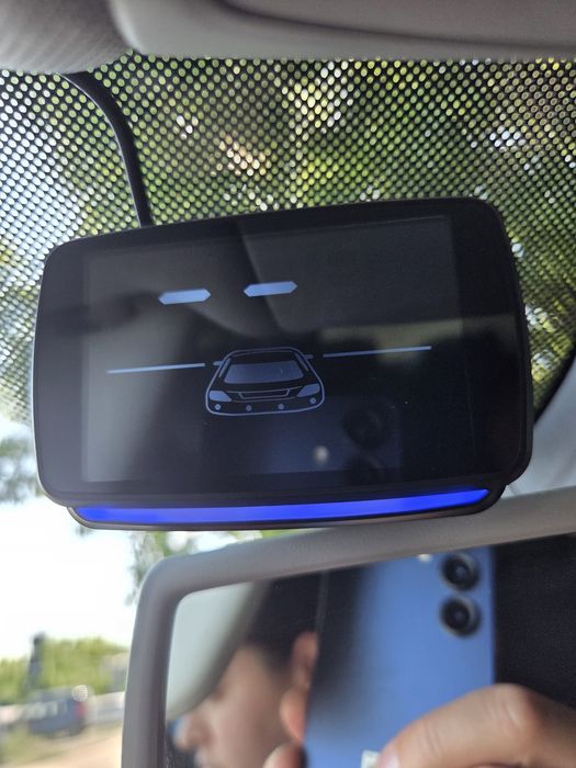 Alarma senzori parcare camere trafic  încălziri scaune navigații gps lumini  porniri motor