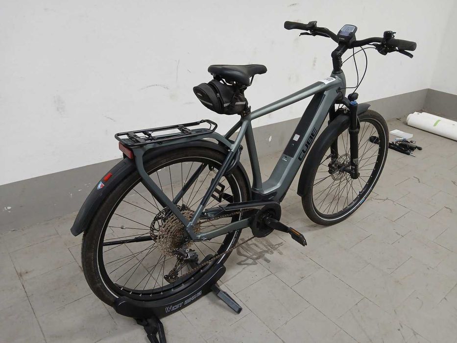 Vănd bicicletă electrică CUBE Kathmandu 625 Marime L 625wh aproape nou 810km