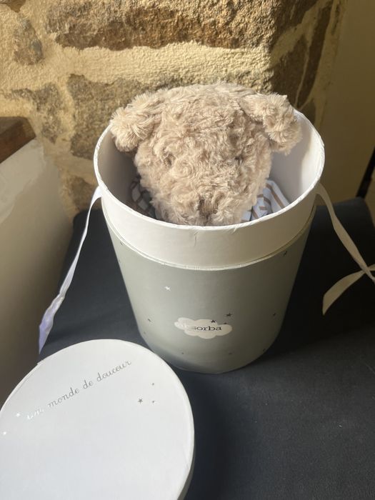 Много сладка детска играчка мече на Френската фирмата Absorba