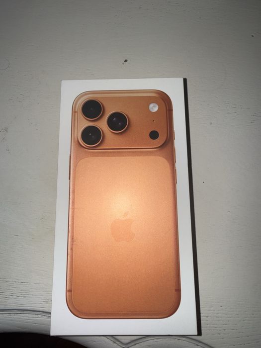 Iphone 17 pro Cosmic Orange 256gb