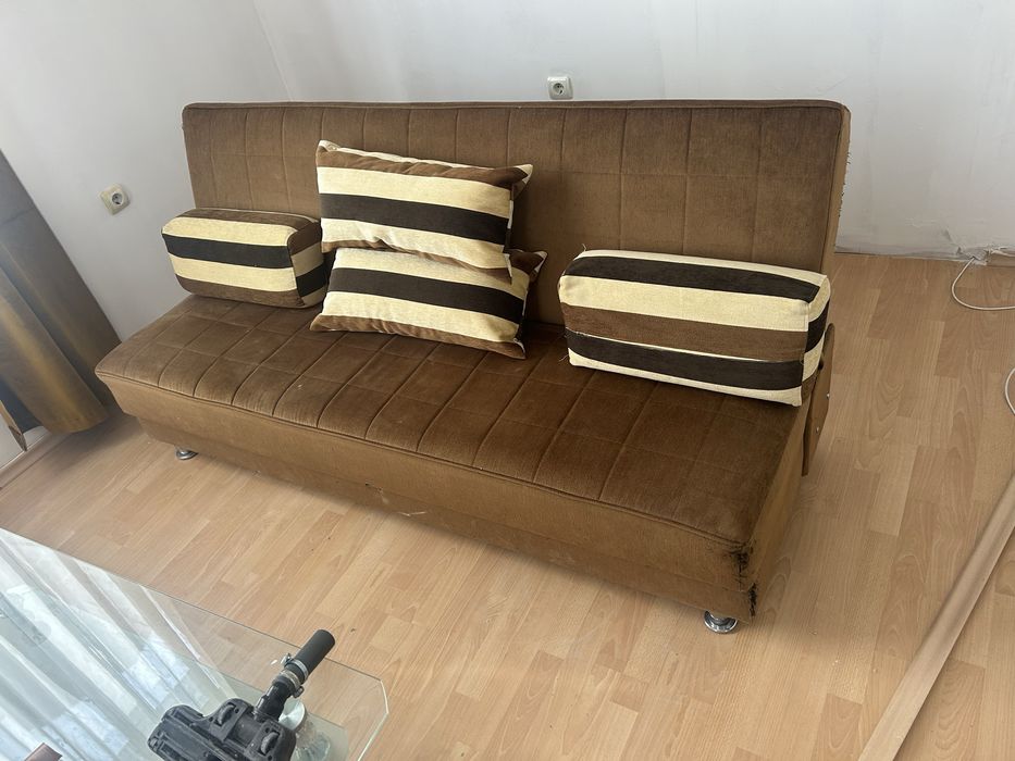 Разтегателен диван