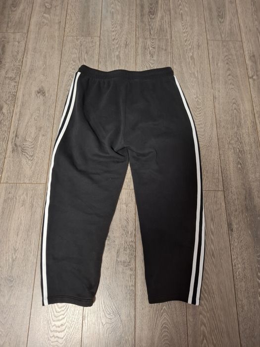 Vând pantaloni trening adidas