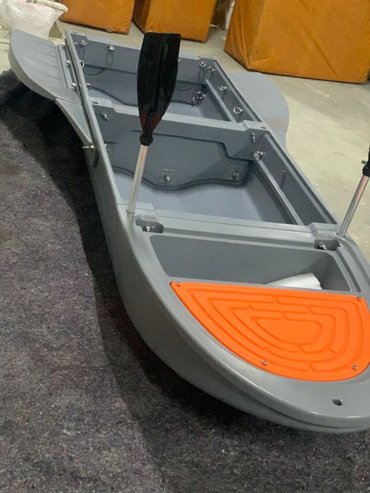 Лодка пластиковая