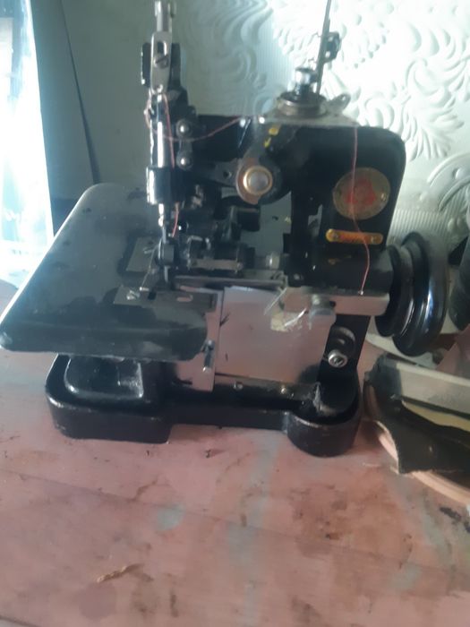 Продам оверлог китайский