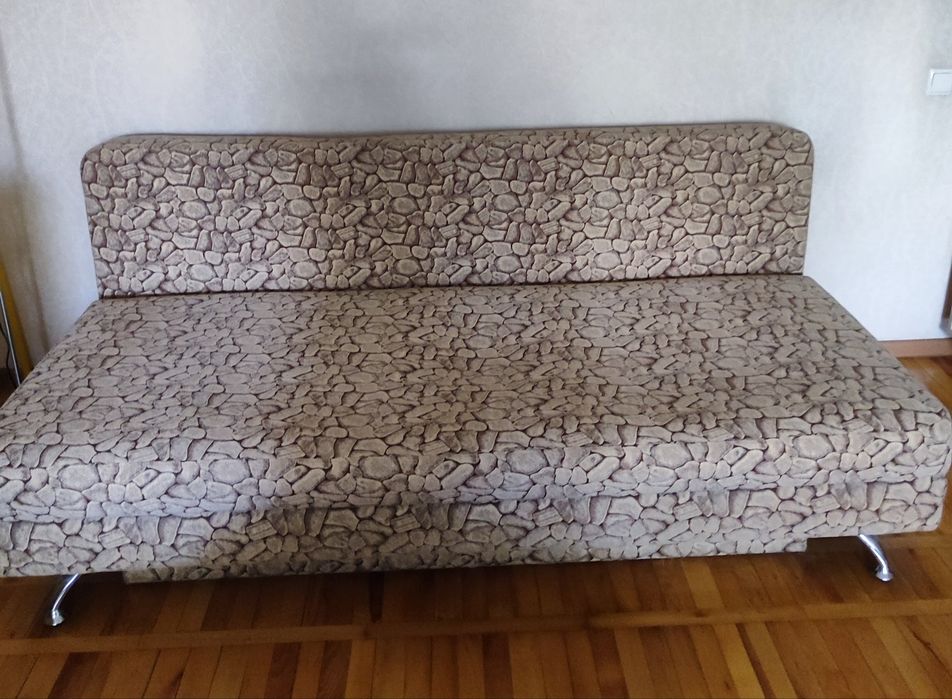 Тахта, раскладывается еврокнижка, размер 200х80 см, в хорошем состояни