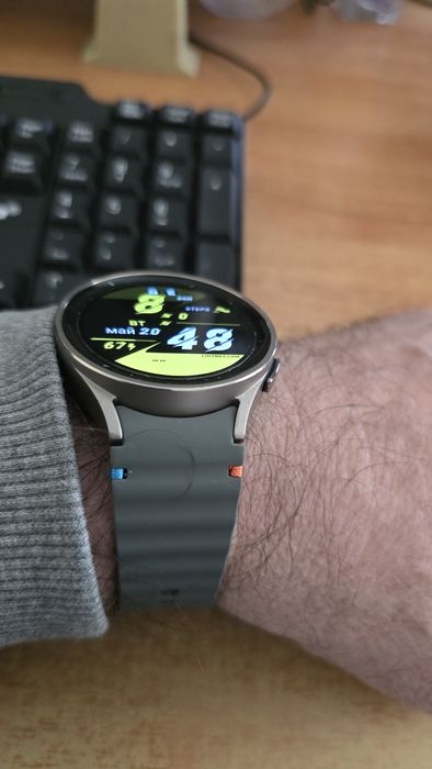 Смарт часовник Samsung Galaxy Watch5 Pro LTE 4G + Аксесоари