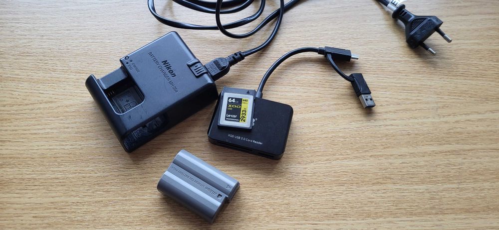 Nikon Z7 ii body + smallrig + card xqd 64gb card reader .