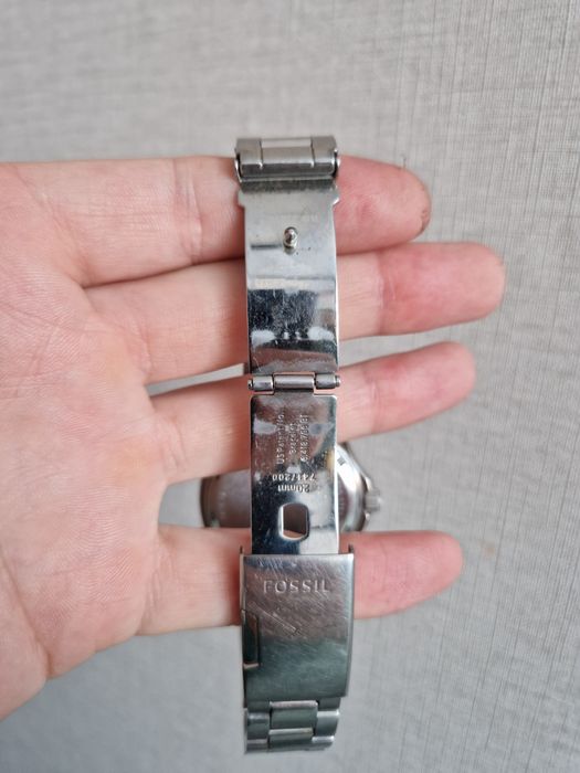 Часы от фирмы FOSSIL