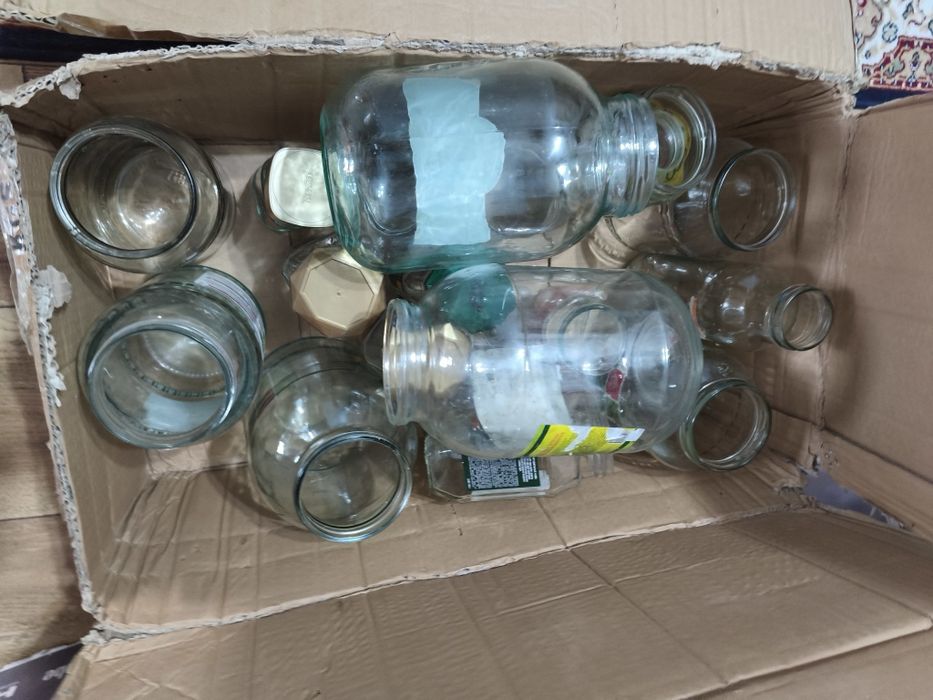 Банка одна коробка