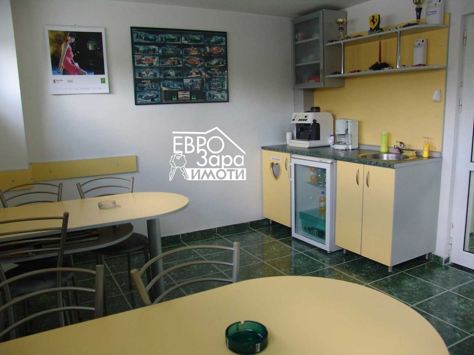 Масивна сграда за продажба – автосервиз плюс два жилищни имота