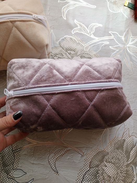 Косметички разного размера и цвета на заказ. В наличии на фото