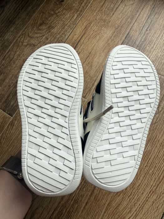 Adidasi noi marimea 27