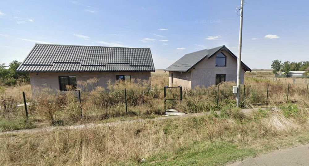 2000 mp + 2 constructii 6x10m