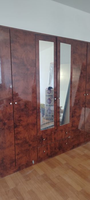 Продам Дверь-1;  Шкаф-1