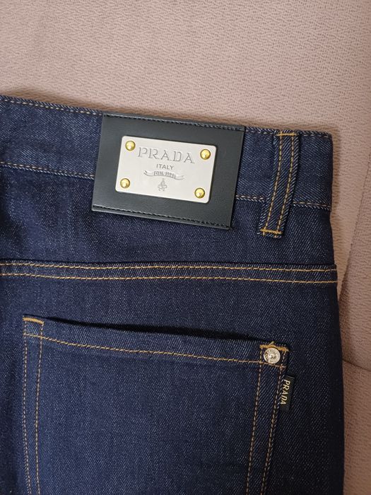 Джинсы от  Prada