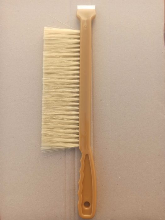 Пчеларска четка комбинирана с рамкоповдигач М2-пчеларски инвертар