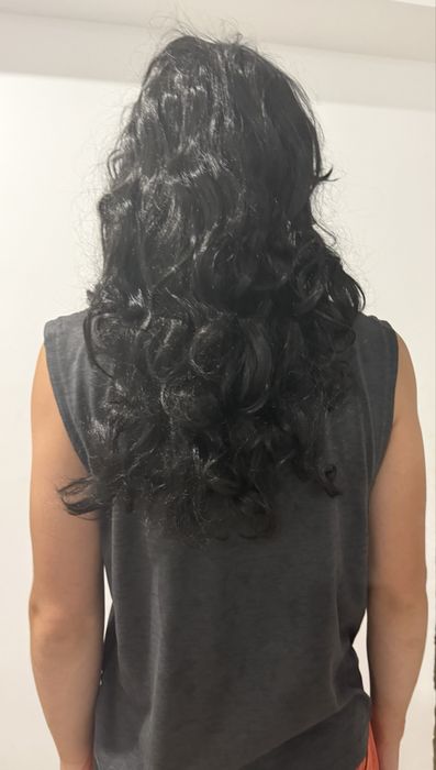 Vand Doua Peruci Din Par Natural Negra Si Saten