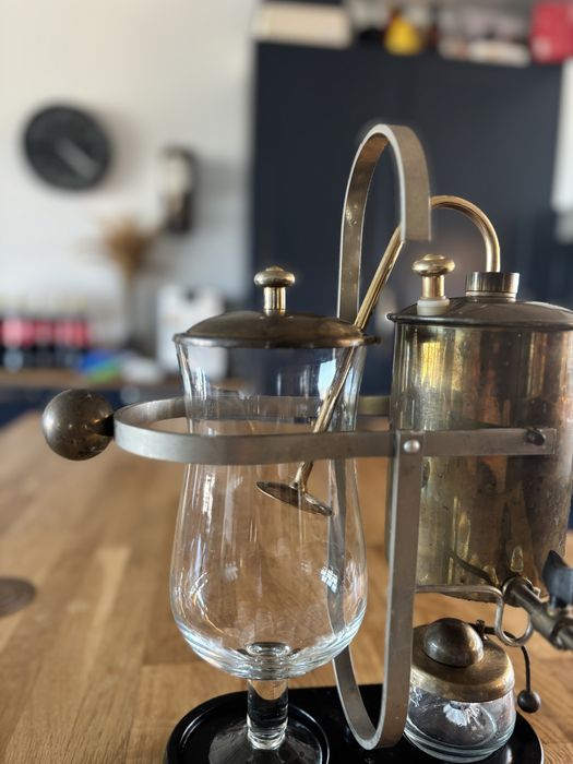 Aparat cafea “retro” prin sifonare.